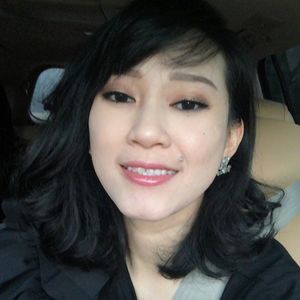 Meet your Posher, Vy nails